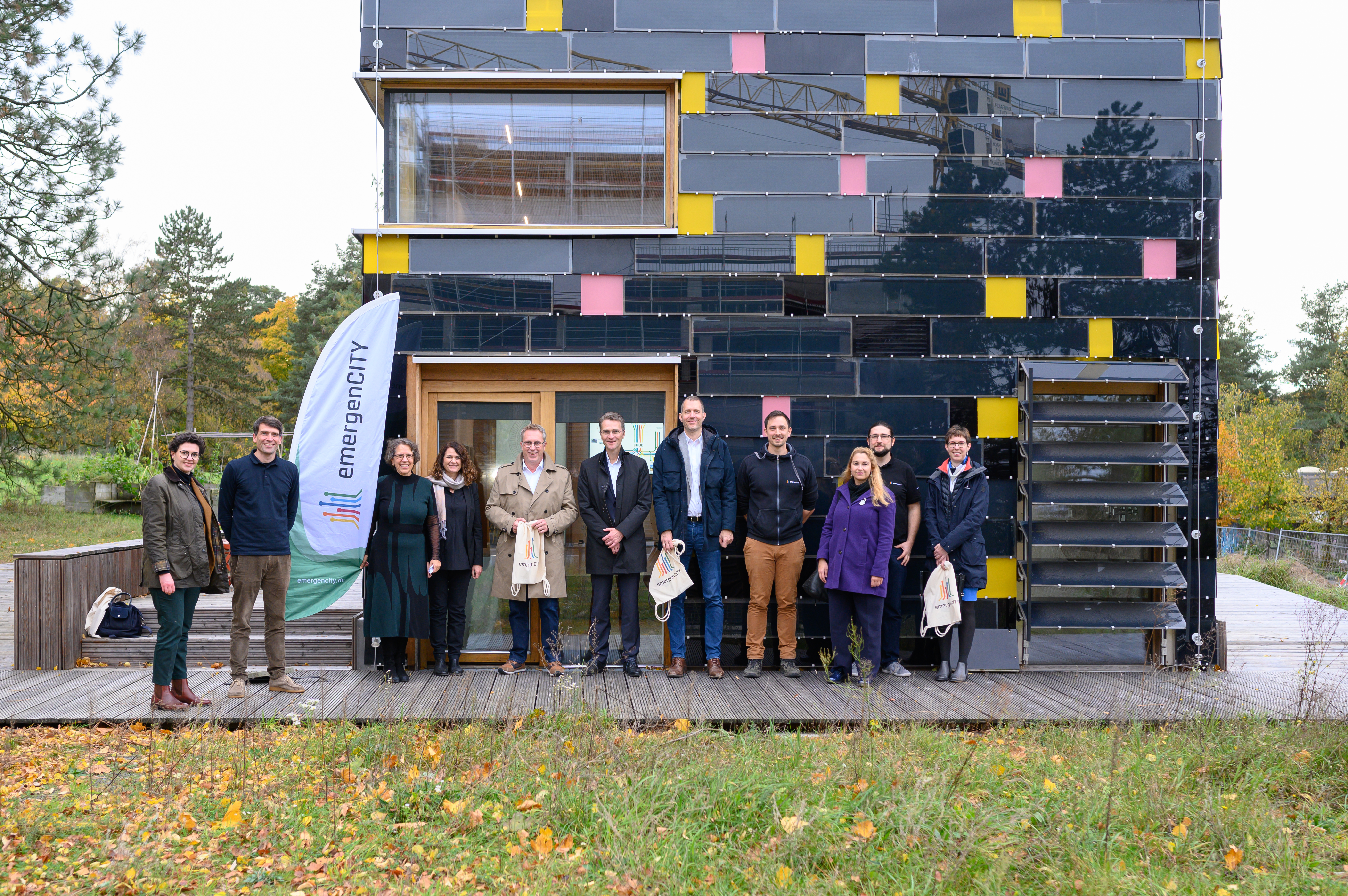 Member of the Bundestag Larem visits emergenCITY’s eHUB